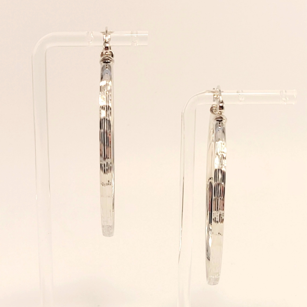 Simone I. Smith Queen Cobra Oval Hoops New